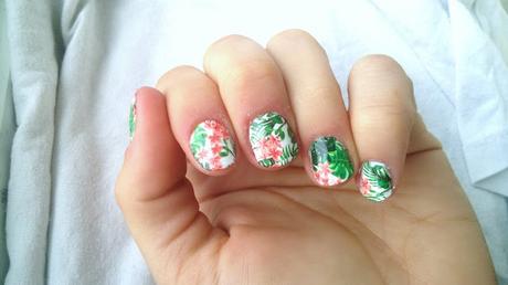 MANICURA VERANIEGA. Colaboración con NICOLE DIARY. MANICURA VERANIEGA. Colaboración con NICOLE DIARY.