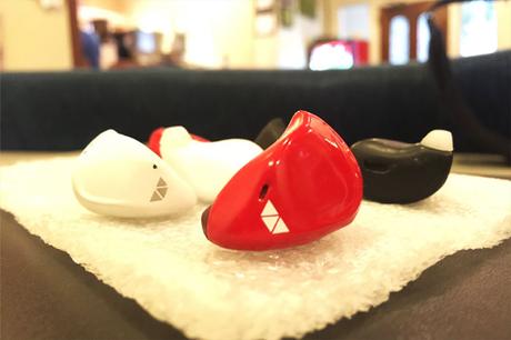 Este aparato en tu oído te hará comprender cualquier idioma al instante Este aparato en tu oído te hará comprender cualquier idioma al instante