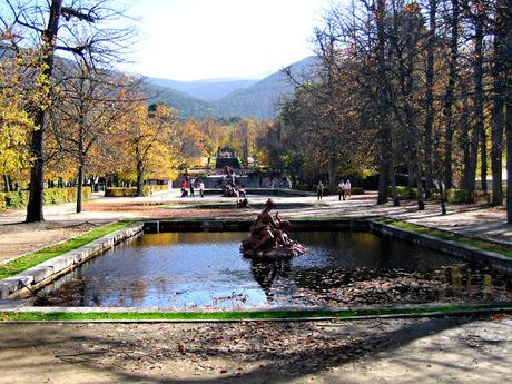 Las grandiosas esculturas de La Granja de San Ildefonso en plomo pintado