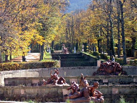 Las grandiosas esculturas de La Granja de San Ildefonso en plomo pintado