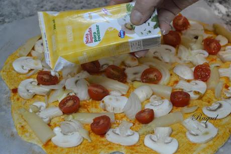 Pizza vegetal con nata