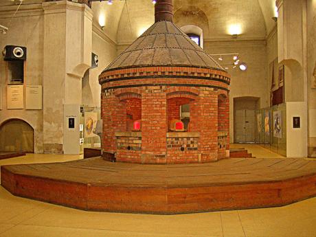 Elaboración artesanal de piezas de cristal. Horno Real Fábrica de Cristales de La Granja