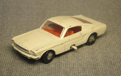 Mustang blanco Mustang blanco