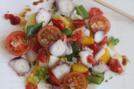 ENSALADA DE PULPO CON VINAGRETA DE FRESAS Y SOJA ENSALADA DE PULPO CON VINAGRETA DE FRESAS Y SOJA