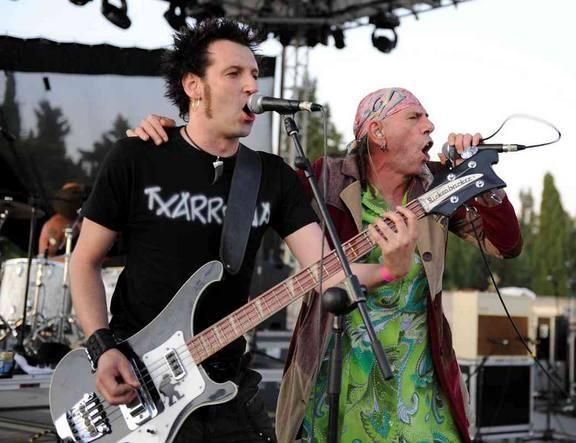 Azulejo Frío – nueva canción de Txarrena http://c4.ac-images.myspacecdn.com/images02/81/l_928b0988d57e4679808d79977a9a288b.jpg