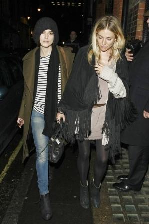 Sienna Miller y Keira Knightley, de cena en el Soho londinense. Analizamos su look