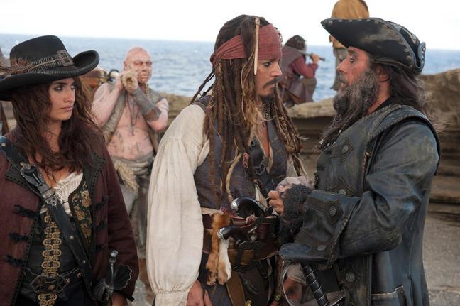 Ian McShane es BarbaNegra en Piratas del Caribe 4…