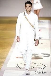 TENDENCIAS PRIMAVERA-VERANO 2011: EL TRENCH TAMBIÉN PARA EL HOMBRE TENDENCIAS PRIMAVERA-VERANO 2011: EL TRENCH TAMBIÉN PARA EL HOMBRE