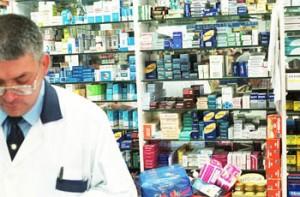 farmacia-mostrador Las farmacias, negocio redondo. Nos han hecho creer que ellas son las únicas que nos curarán de nuestras enfermedades.