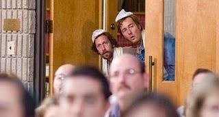 CRITICA: LEAVES OF GRASS (2009) - No todo es, lo que parece ser CRITICA: LEAVES OF GRASS (2009) - No todo es, lo que parece ser