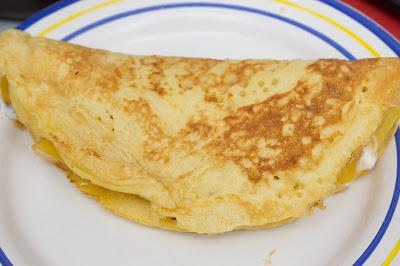 Creps rellenos de yogur y melocotón en almíbar Creps rellenos de yogur y melocotón en almíbar