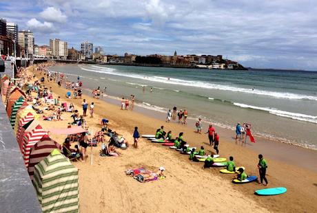 Surf en la Playa San Lorenzo