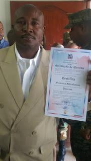Junta de Neiba entrega certificado a alcalde electo Eliferbo Herasme.