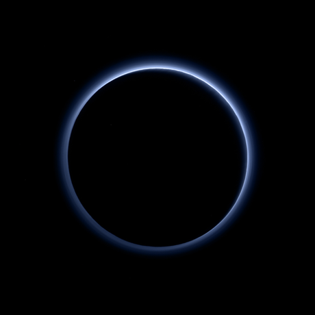 A un año del sobrevuelo blue_skies_on_pluto-final-2