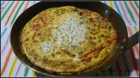 Frittata de bacon, guisantes y queso de cabra Frittata de bacon, guisantes y queso de cabra