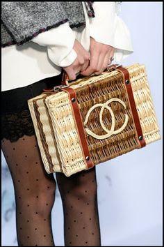 TENDENCIA: CAPAZOS, MINI CAPAZOS Y BOLSOS DE MIMBRE TENDENCIA: CAPAZOS, MINI CAPAZOS Y BOLSOS DE MIMBRE