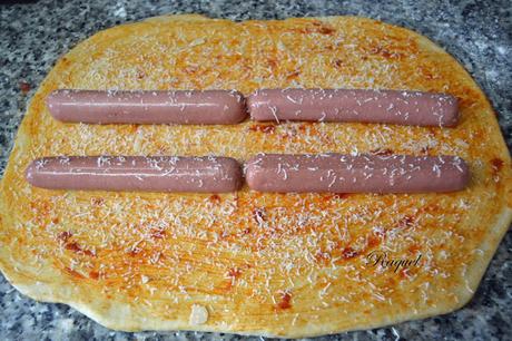 Pan de briox relleno de salchichas de frankfurt
