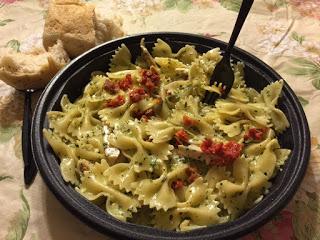 Farfalli al pesto Menu lunch