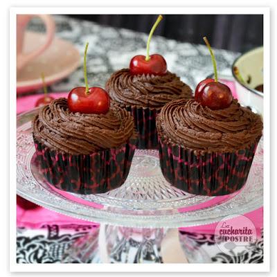 CUPCAKES DE CHOCOLATE Y CEREZA / CHERRY AND CHOCOLATE CUPCAKES