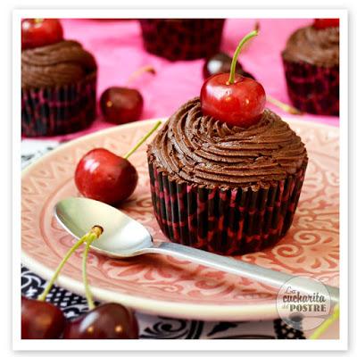 CUPCAKES DE CHOCOLATE Y CEREZA / CHERRY AND CHOCOLATE CUPCAKES