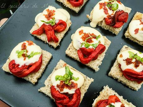 Montaditos de pimientos asados con mayonesa de bacalao