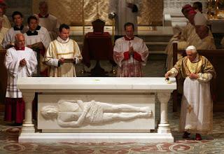 ¿Misa nocturna en el Vaticano? La nueva difamación contra la Iglesia católica.