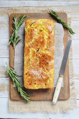 Pastel de calabacín, parmesano y romero