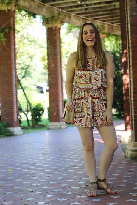 Un mono estampado con mucho color Un mono estampado con mucho color