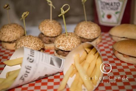 Resopón basado en comida fast food para tu boda - Foto: Esther Conde Resopón basado en comida fast food para tu boda - Foto: Esther Conde