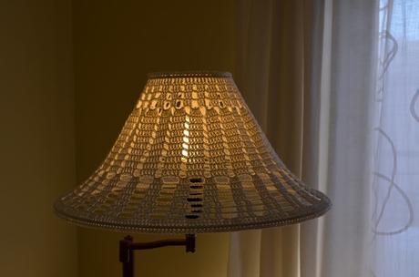 Pantalla de lámpara a ganchillo. Pantalla de lámpara a ganchillo.