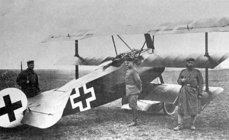 EL ARMAMENTO EN LA PRIMERA GUERRA MUNDIAL: AVIONES Y DIRIGIBLES Fokker Dr.I Baron Rojo