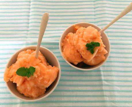 Sorbete de melón cantaloupe sorbete casero postres recetas delikatissen postres fáciles postres de verano postre con melón helado sorbete granizado helado de melón helado de fruta 