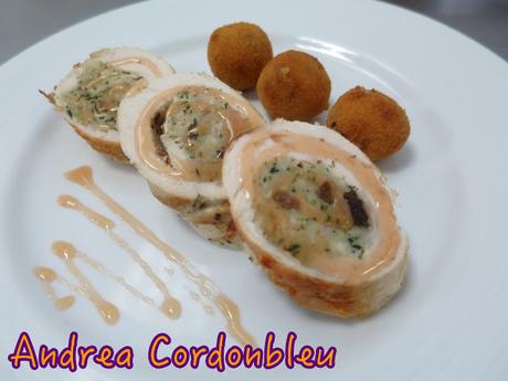 BALOTINAS (PECHUGAS DE POLLO RELLENAS) CON SALSA AGRIDULCE Y BOLITAS DE SETAS. BALOTINAS (PECHUGAS DE POLLO RELLENAS) CON SALSA AGRIDULCE Y BOLITAS DE SETAS.