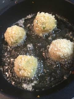 CROQUETAS DE BONITO CON ESPECIAS AROMÁTICAS CROQUETAS DE BONITO CON ESPECIAS AROMÁTICAS