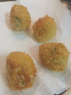 CROQUETAS DE BONITO CON ESPECIAS AROMÁTICAS CROQUETAS DE BONITO CON ESPECIAS AROMÁTICAS