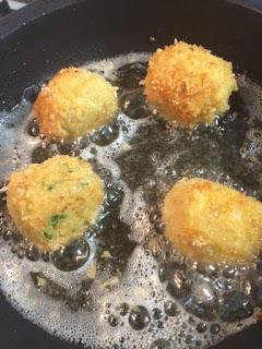 CROQUETAS DE BONITO CON ESPECIAS AROMÁTICAS CROQUETAS DE BONITO CON ESPECIAS AROMÁTICAS