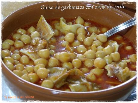 Guiso de garbanzos con oreja de cerdo