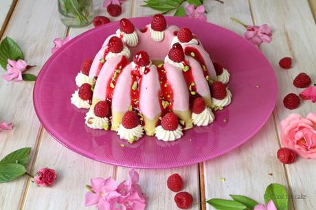 Tarta helada de mousse de frambuesas y crema de vainilla y pistachos mousse-de-frambuesas, pistachos, vainilla, rasberry-tart