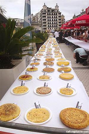 2497.- Comiendo en fiestas veraniegas 2497.- Comiendo en fiestas veraniegas