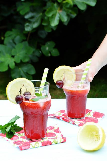 Limonada de cerezas y licor de frutas. Hasta septiembre!!!