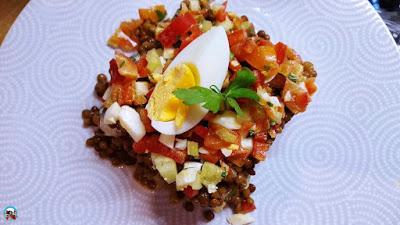 Ensalada de lentejas con pipirrana