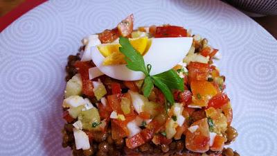 Ensalada de lentejas con pipirrana