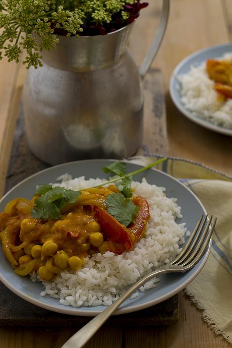 CURRY DE GARBANZOS Y TOMATES CURRY DE GARBANZOS Y TOMATES
