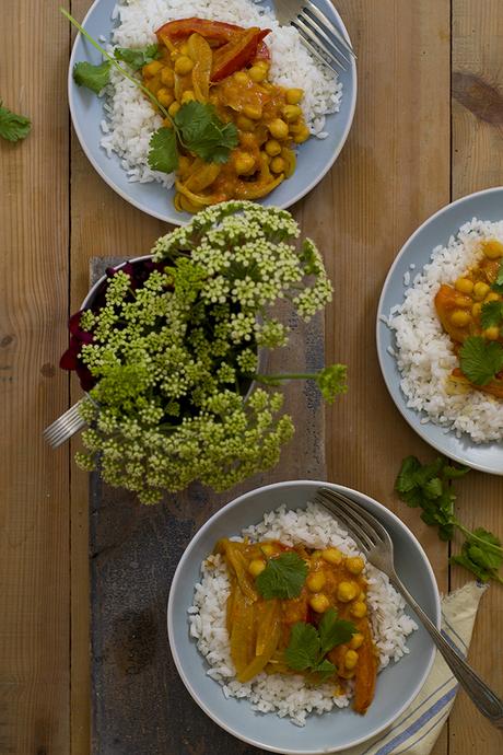 CURRY DE GARBANZOS Y TOMATES CURRY DE GARBANZOS Y TOMATES