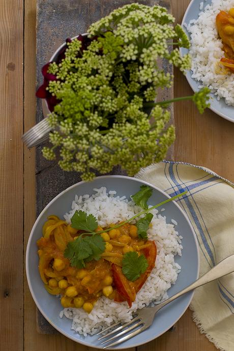 CURRY DE GARBANZOS Y TOMATES CURRY DE GARBANZOS Y TOMATES