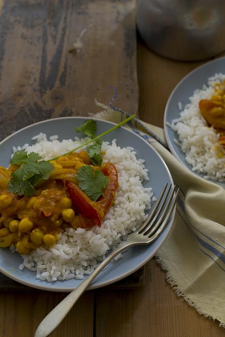 CURRY DE GARBANZOS Y TOMATES CURRY DE GARBANZOS Y TOMATES