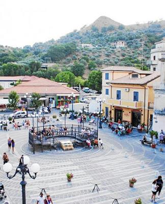 Gioiosa  Ionica, el pueblo que recibe con los brazos abiertos  a los refugiados.