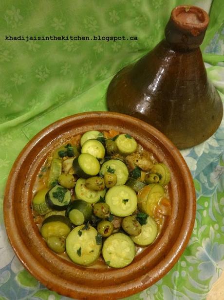 TAGINE AU BŒUF ET AUX COURGETTES / BEEF TAGINE WITH ZUCCHINIS / TAGINE CON CARNE Y CALABACÍN / طاجين اللحم و الكرعة الخضراء (كوسى) TAGINE AU BŒUF ET AUX COURGETTES / BEEF TAGINE WITH ZUCCHINIS / TAGINE CON CARNE Y CALABACÍN / طاجين اللحم و الكرعة الخضراء (كوسى)
