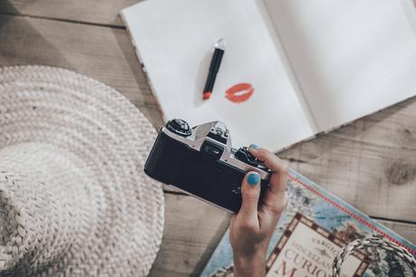 Planing the Journey Guerlain-Beauty-Summer_Nailpolish-Blue_Denim_Nails-Collage_Vintage-45