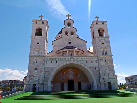 Monasterio de Ostrog y Catedral de Podgorica Monasterio de Ostrog y Catedral de Podgorica